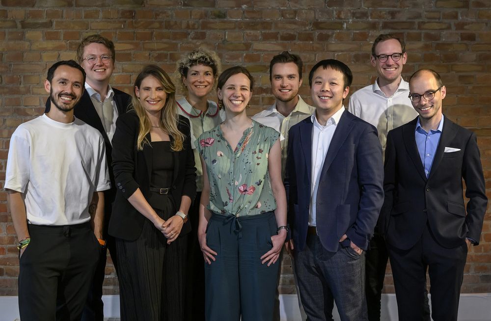 V.l.n.r.: Yuki M. Asano, Steffen Schneider, Jessica Szczuka, Franziska Meinherz, Eva Pfannerstill, Frederic R. Hopp, Weihan Li, Luke Dimitrios Spieker, Kristof Meding (nicht im Bild: Corinna Coupette) Foto: Die Junge Akademie/Bernd Brundert