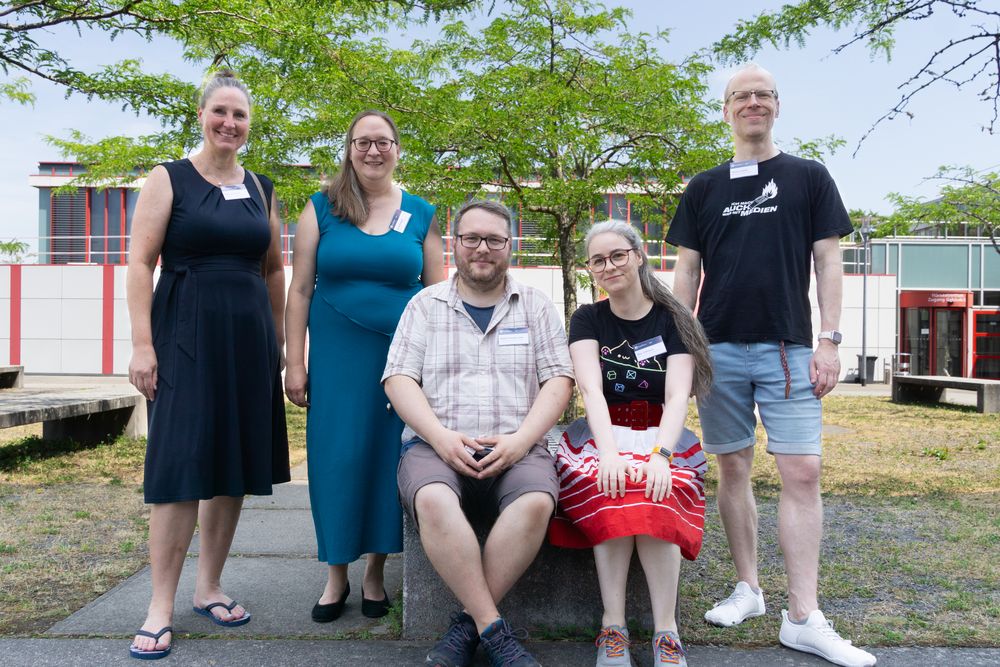 Das Team von PsychPorta v.l.n.r.: Leiterin der Informations- und Recherchedienste  Katja Trillitzsch, Produktkoordinatorin Ina Dehnhard und die Entwickler Robert Studtrucker, Tina Trillitzsch und Florian Grässle. Foto: Maja Drewes, ZPID
